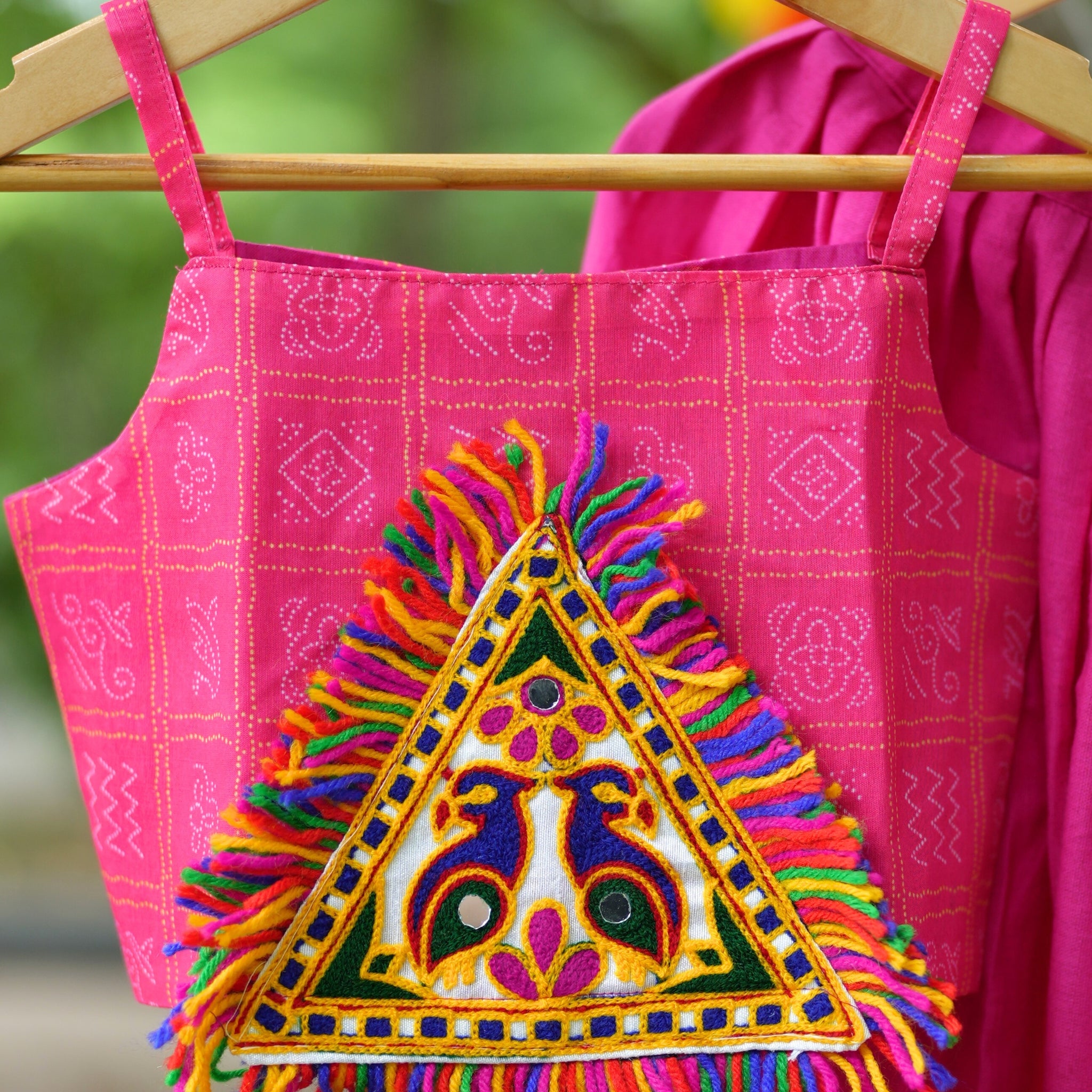 Rani Sleeveless Navratri Lehenga Set