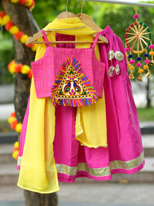 Rani Sleeveless Navratri Lehenga Set