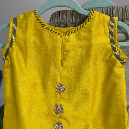 Munsell yellow gharara set