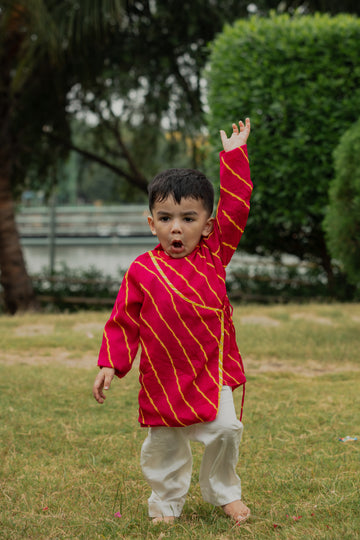 Pink Leheriya Printed Collar Neck And Side Tie Kurta And Off White Pants