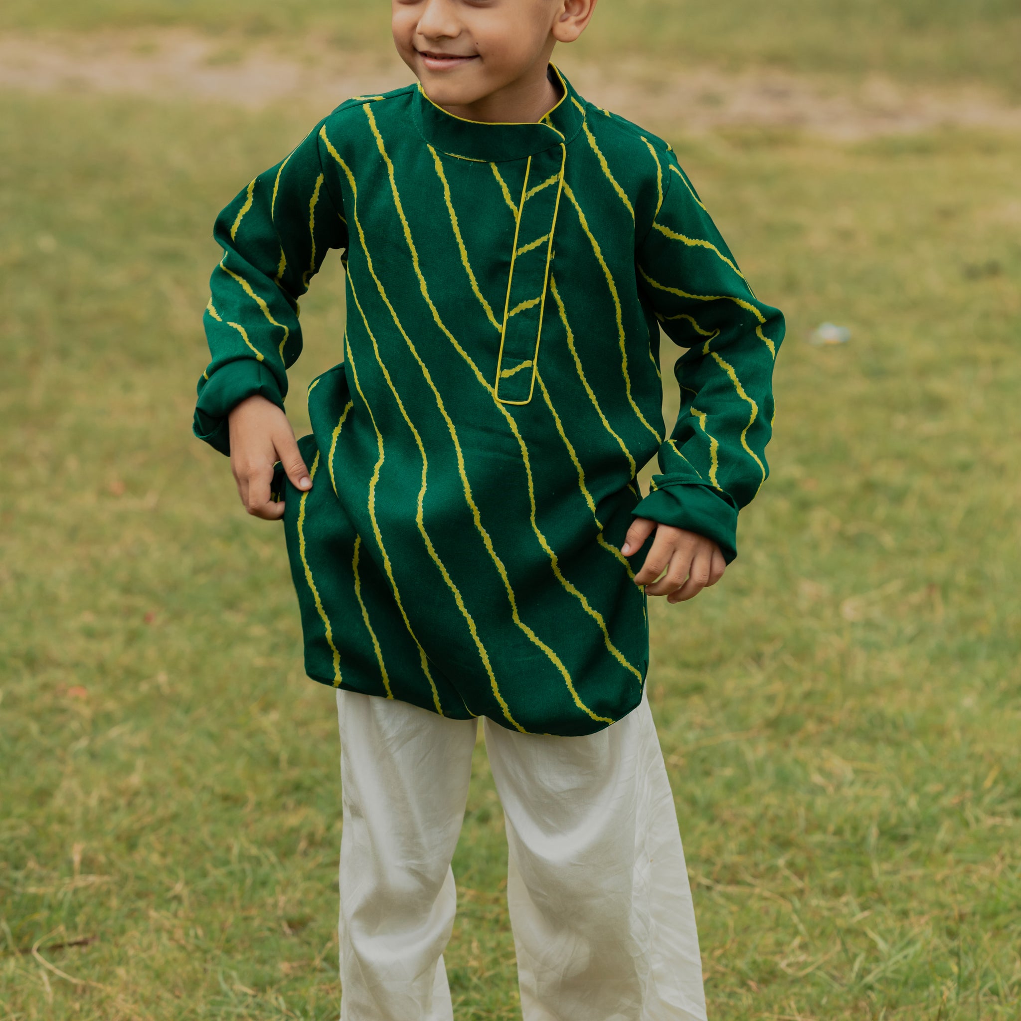 Green Leheriya Printed Side Collared Neck Kurta And Off White Pants