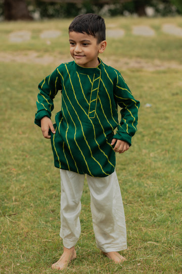 Green Leheriya Printed Side Collared Neck Kurta And Off White Pants