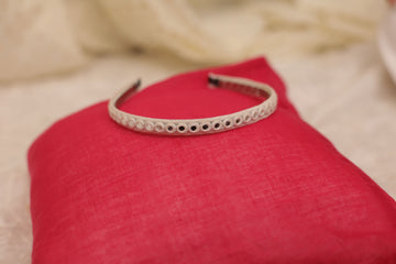 White Sitaara hairband