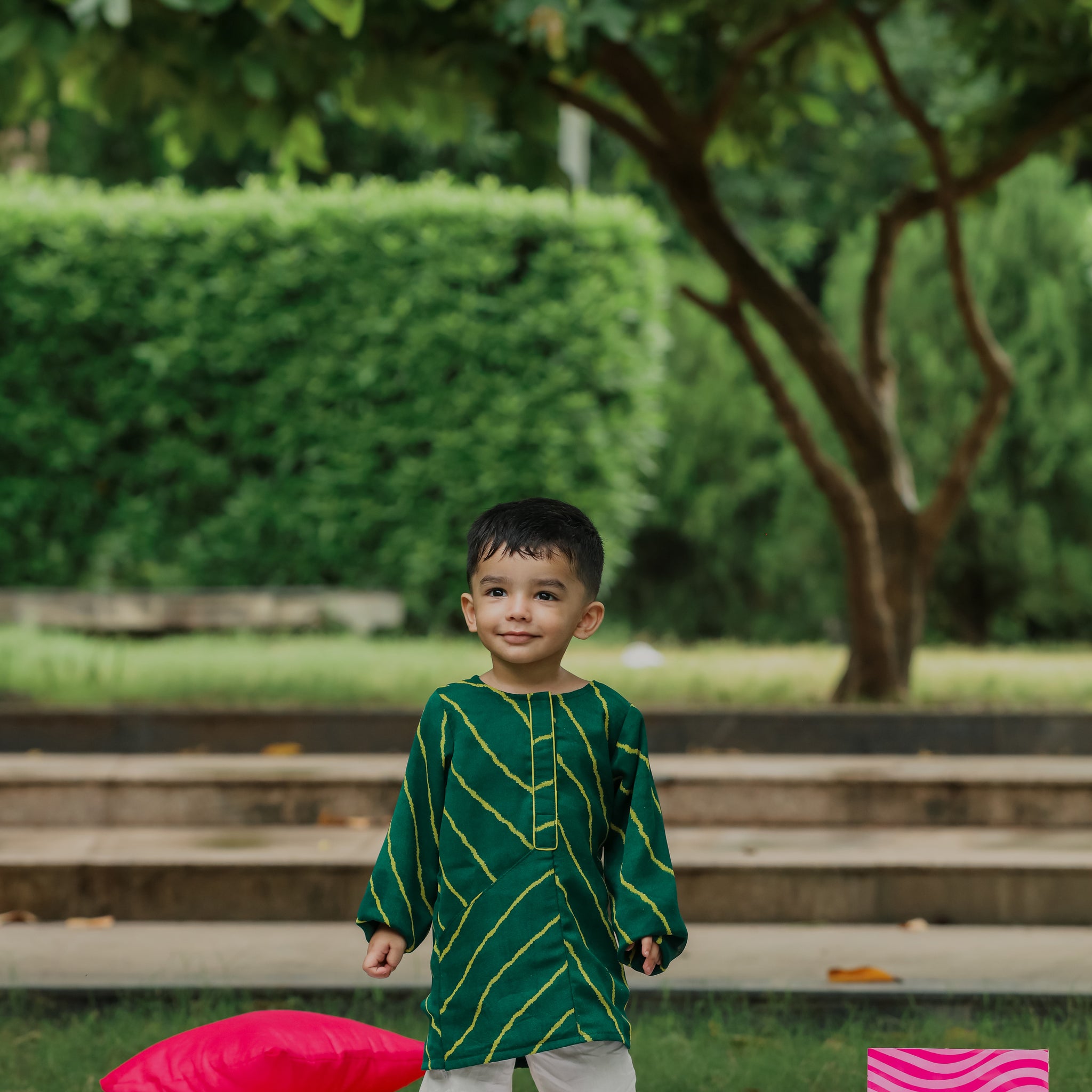 Green Leheriya Printed Round Neck Pocket Style Kurta And Off White Pants