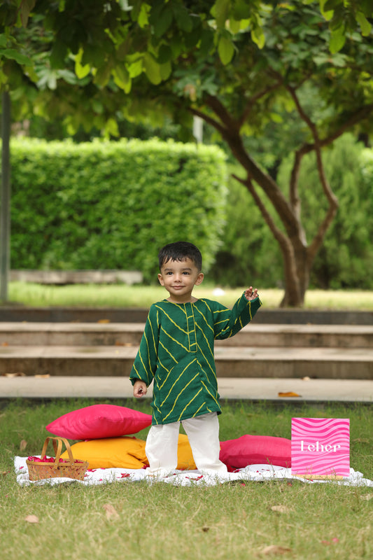 Green Leheriya Printed Round Neck Pocket Style Kurta And Off White Pants